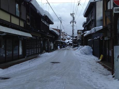 Street_view_near_Karakuri_Puppet_Museum_-Shishi_Hall-_in_Takayama,_Gifu (1)