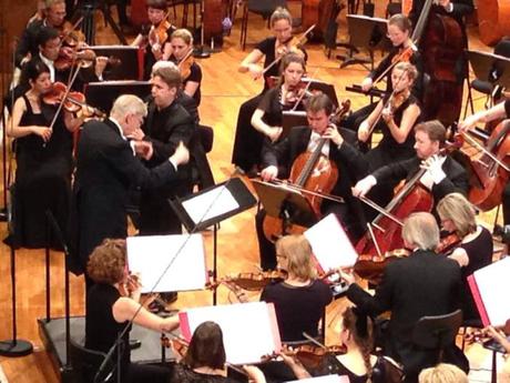 Hebert Blomstedt e Sebastian Manz durante il concerto alla Liederhalle