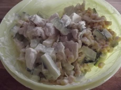 INSALATA DI POLLO CON ANANAS E ZUCCHINE