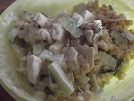 INSALATA DI POLLO CON ANANAS E ZUCCHINE