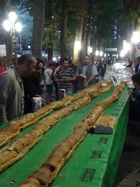 Terramirabilis: a Mercogliano di Avellino il filone di pane più lungo del mondo