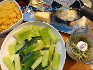 Pesto di zucchine, porri e frutta secca mista
