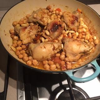 Tajine di pollo al miele e frutta secca