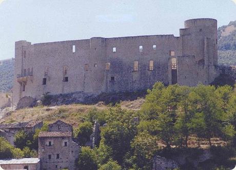In Basilicata ci sono tanti luoghi meravigliosi da esplorare coperti da meravigliosi boschi e splendide foreste.