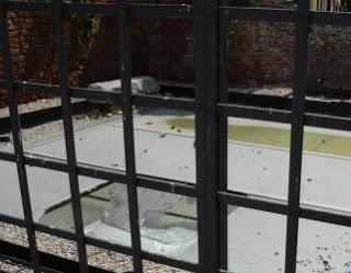 PAVIA. Due bambini piccoli gli autori del danno. Sconcerto del sindaco Depaoli