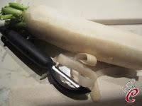 Chips di daikon al sale nero: versatilità e magia di una scoperta che ispira e sorprende