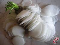 Chips di daikon al sale nero: versatilità e magia di una scoperta che ispira e sorprende