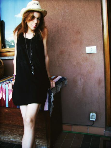 OOTD: black dress and wedge sneackers