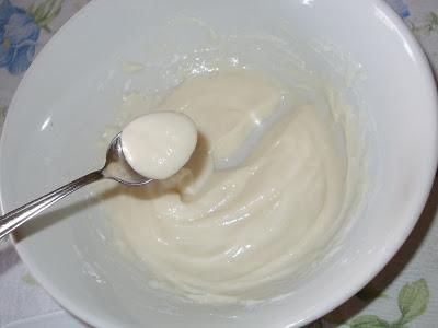 Tunnbröschips con crema e lamponi