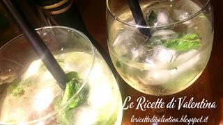 Spritz bianco: prosecco, sciroppo di sambuco e menta