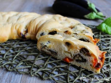 Pizza arrotolata con le melanzane