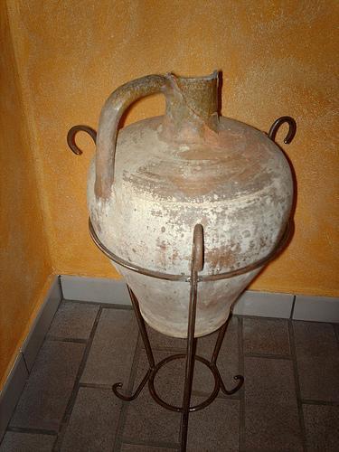 Da contenitori a vasi da fiori, l'evoluzione estetica della terracotta Da contenitori a vasi da fiori, l'evoluzione estetica della terracotta