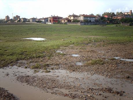 Scende la pioggia e bagna ogni cosa Scende la pioggia e bagna ogni cosa