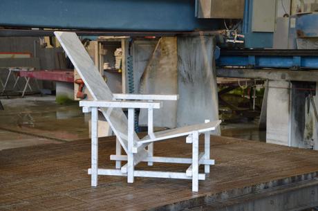 DESIGN: La sedia di Guerrit Rietveld diventa di marmo