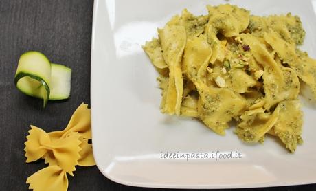 Farfalle fresche con pesto di zucchine