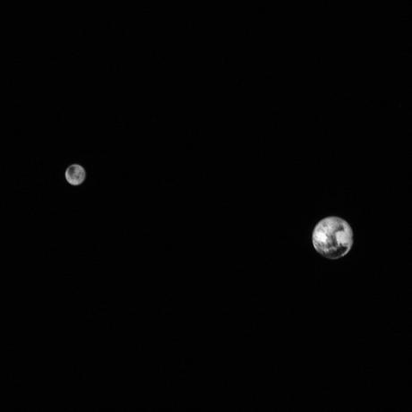 L'ultimo ritratto di Plutone (e Caronte) ripreso dalla sonda della NASA New Horizons