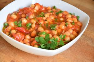 ci saltati con aglio, pomodoro e prezzemolo