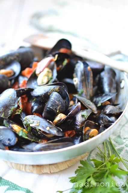 'mpepata di cozze al pomodoro