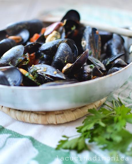 'mpepata di cozze al pomodoro