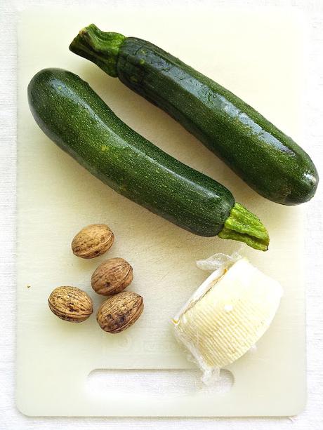 Pasta fredda alle zucchine grigliate, noci e ricotta salata