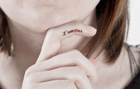 Tattoo sulle dita, una fede indelebile: consigli utili  e i più gettonati