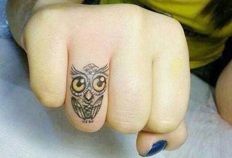 Tattoo sulle dita, una fede indelebile: consigli utili  e i più gettonati