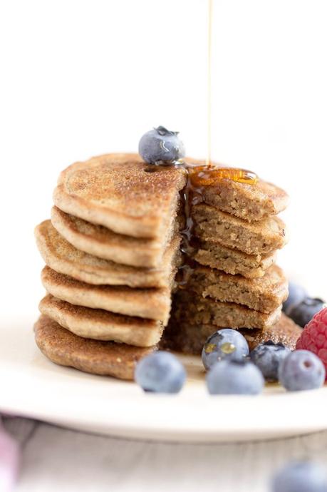 PANCAKES VEGAN SENZA GLUTINE INTEGRALI + AVENA PANCAKES VEGAN SENZA GLUTINE INTEGRALI + AVENA