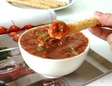 dip di pomodori, acciughe e capperi