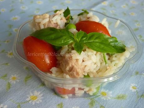 Insalata di riso con tonno, pisellini e pomodorini....