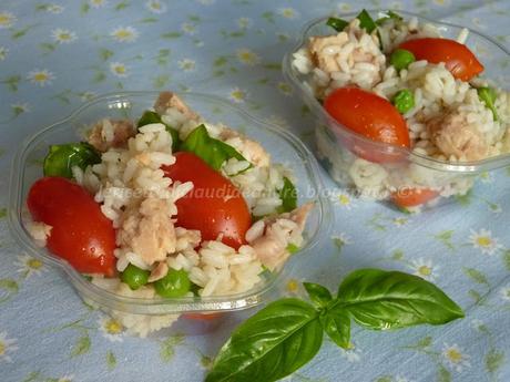 Insalata di riso con tonno, pisellini e pomodorini....