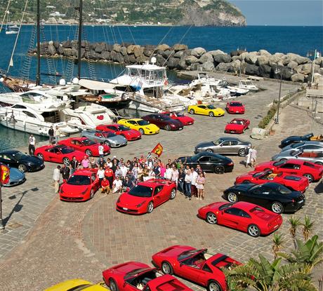 Auto d’epoca e Ferrari sbarcano a Ischia. Ecco quando