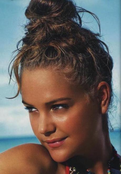 Capelli in spiaggia, ecco alcuni consigli utili per proteggerli