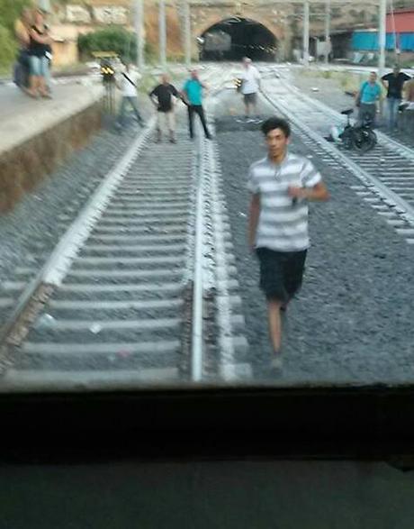 Video. Ore 20.30 rivolta dei pendolari a Piramide. Dopo due settimane di sciopero bianco saltati i nervi ai viaggiatori esasperati e umiliati