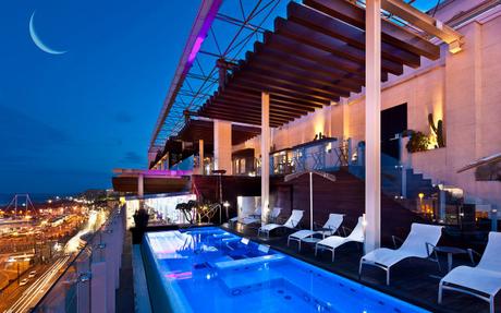 GioveDrink al Romeo Hotel: Finger food, Cocktail e DJ set al Tramonto