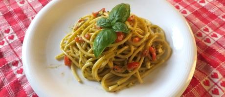 spaghetti noci, basilico e pomodorini