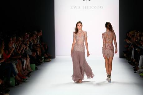 themorasmoothie paola buonacara, MBFW, MBFWB, mbfwberlin, mbfwb july 2015, fashionblog, fashionblogger, themorasmoothie, marina hoermanseder, Ewa Herzog, lilly ingenhoven, berlin, ootd, outfit, look, outfitoftheday, lookoftheday, penny black, loriblu, ivana helsinki, max & co, shoes, dress, jumpsuit, bag, mercedes benz,