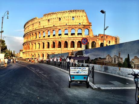 Allora ci stiamo prendendo in giro? Fori e Colosseo liberati da urtisti e camionbar ma riempiti di risciò