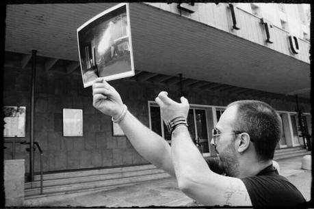 Stefano Oggiano mostra una location da Quattro Mosche di Velluto Grigio. Photo by DATLTO