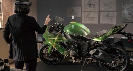 Nadella: “HoloLens V.1 sarà per le imprese”