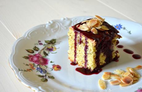 Anche i dolci hanno caldo: torta di mandorle da annegare