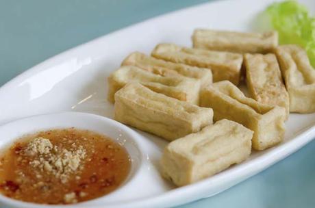 Tofu fritto con salsa