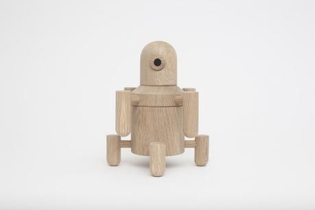 DESIGN: I robot di Alexander Kanygin. Oggetti futuristici realizzati in legno
