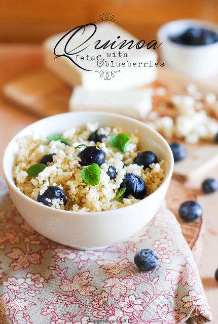 Quinoa con mirtilli e feta