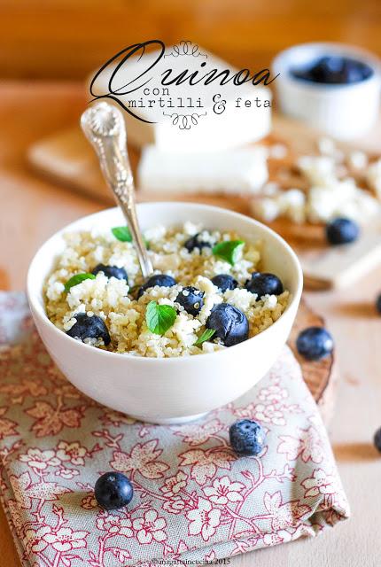 Quinoa con mirtilli e feta