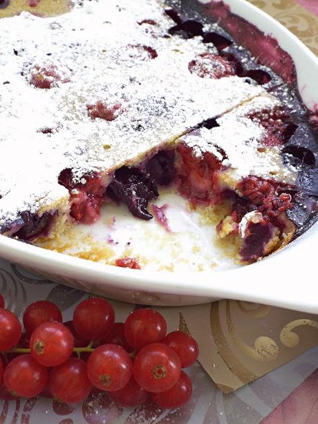 Clafoutis ai lamponi, mirtilli e vaniglia