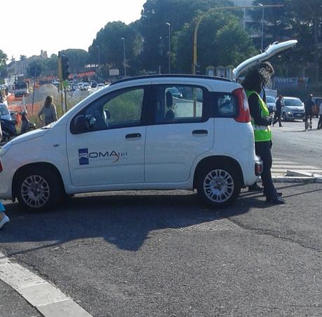 Metro Rebibbia, l'amore corrisposto degli addetti RomaTpl per i loro
smartphone e altre storie non meno edificanti