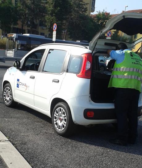Metro Rebibbia, l'amore corrisposto degli addetti RomaTpl per i loro
smartphone e altre storie non meno edificanti