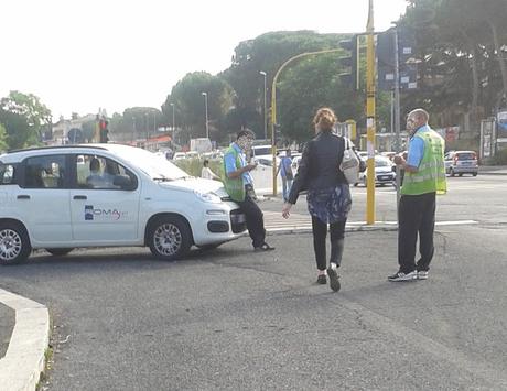 Metro Rebibbia, l'amore corrisposto degli addetti RomaTpl per i loro
smartphone e altre storie non meno edificanti