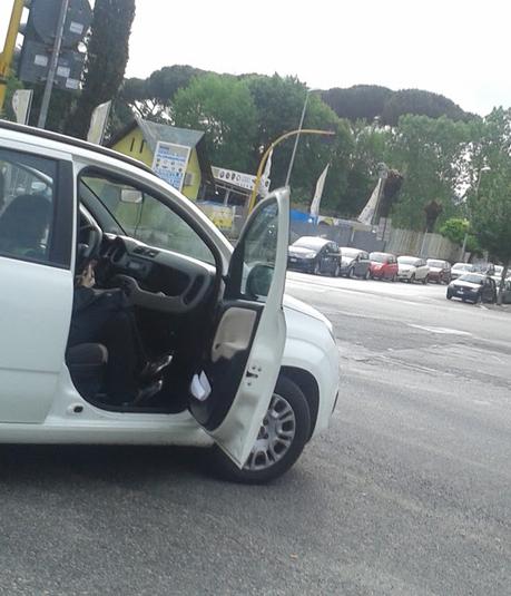 Metro Rebibbia, l'amore corrisposto degli addetti RomaTpl per i loro
smartphone e altre storie non meno edificanti