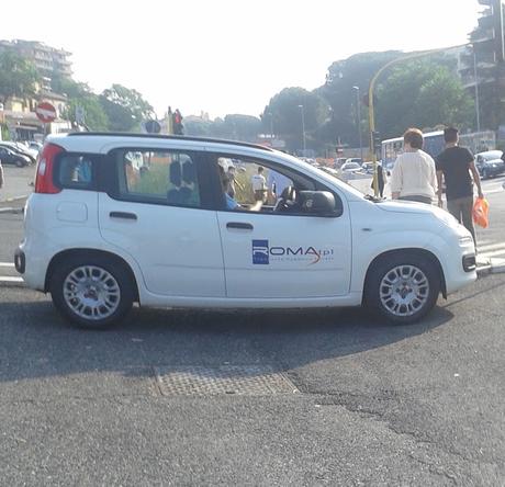 Metro Rebibbia, l'amore corrisposto degli addetti RomaTpl per i loro
smartphone e altre storie non meno edificanti